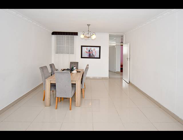 2.5 BEDROOM APARTMENT FOR SALE IN BEDFORD GARDENS